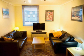 Welcoming and Homely 2 Bed in Central Location